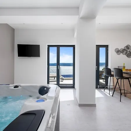 Villa Luxury Euphorica Omis With Pool, Jacuzzi, Sauna, Gym *