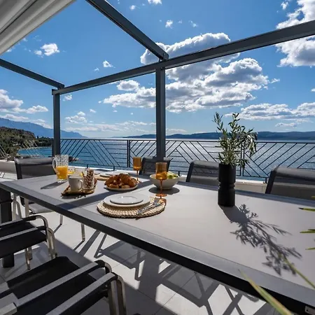 Villa Luxury Euphorica Omis With Pool, Jacuzzi, Sauna, Gym *