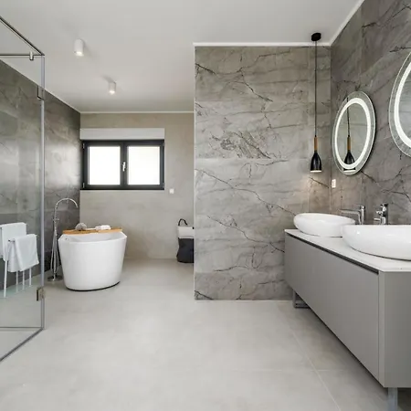 Villa Luxury Euphorica Omis With Pool, Jacuzzi, Sauna, Gym *