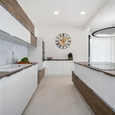 Villa Luxury Euphorica Omis With Pool, Jacuzzi, Sauna, Gym Lokva Rogoznica