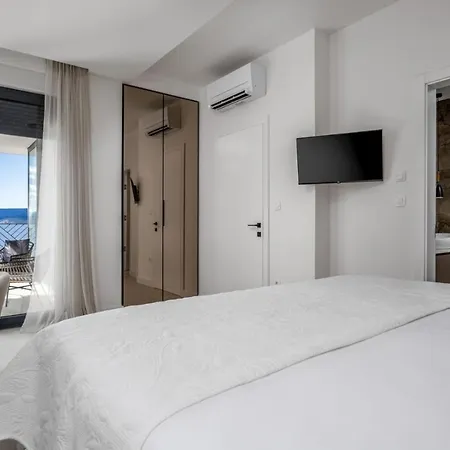 Luxury Euphorica Omis With Pool, Jacuzzi, Sauna, Gym Villa *